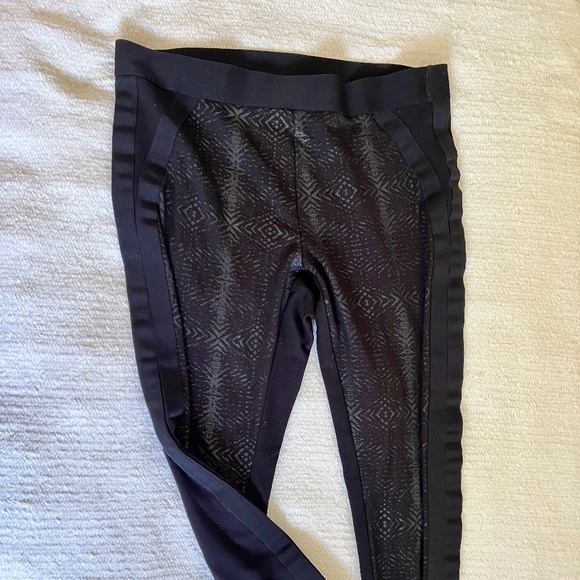 Jessica Simpson Black Patterned Leggings – Size L (14–16) - Picture 1 of 10